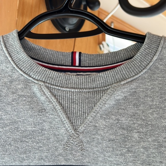 Mens Tommy Hilfiger sweatshirt - Picture 5 of 5